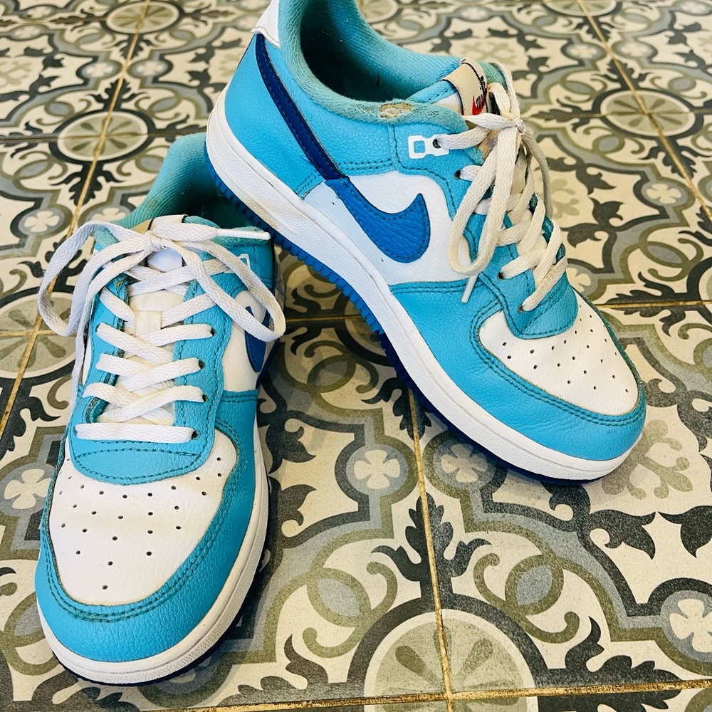 Kids Blue and White Nike Sneakers size 3Y